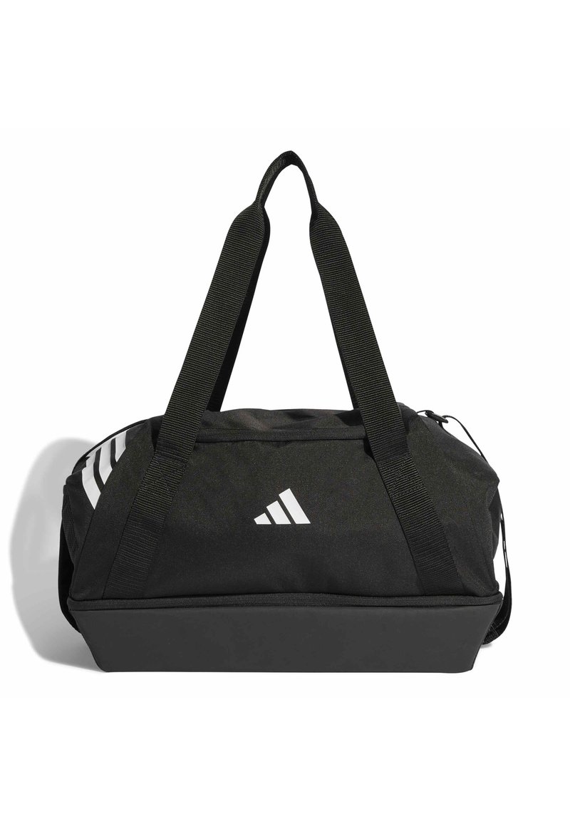 Bolsa de lona negra con asas dobles, hecha de tela duradera. Cuenta con el logo blanco de Adidas y tres rayas blancas en un lado. Apertura con cremallera.