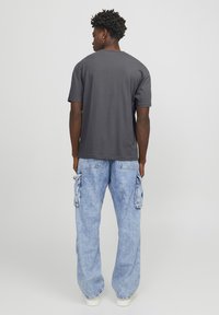 Jack & Jones JORVESTERBRO CREW NECK - Printtipaita - iron gate