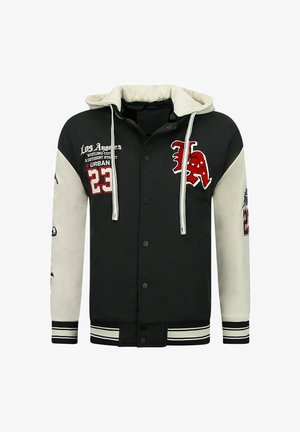 Zwart-witte varsityjas met capuchon, drukknoopsluiting aan de voorkant, "LA"- en "23"-strijkapplicaties, en tekst "Los Angeles Urban" op de borst en mouwen.