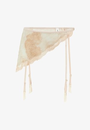 Koronkowe zawieszki w jasnoróżowym kolorze z misternymi kwiatowymi wzorami, falbaniastymi brzegami oraz regulowanymi ramiączkami z ozdobnymi końcówkami.