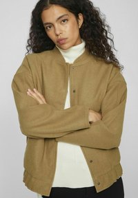 VILA Bomber jakna - gothic olive