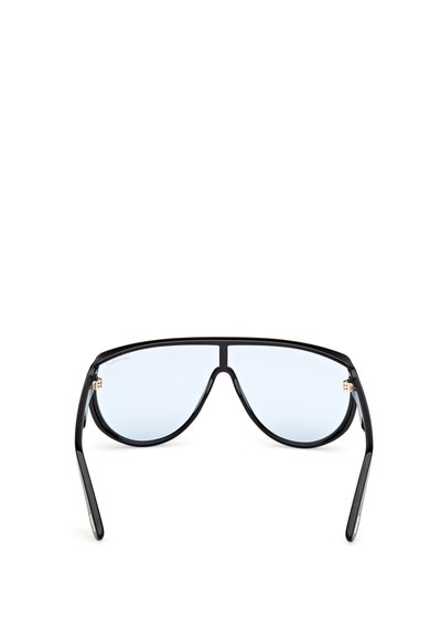 Mustat pilottilasit, joissa on ohut runko, siniset linssit ja kultaiset yksityiskohdat temppeleissä. Liukas, kiiltävä pinta.