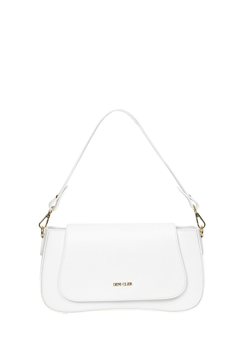 Biała torba damska z syntetycznej skóry o zaokrąglonym kształcie, z pojedynczym paskiem i złotymi akcentami. Posiada zapięcie na klapę i subtelną markę.