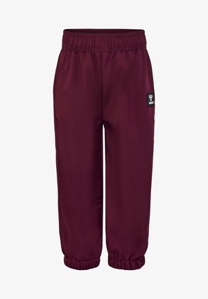 Bordeauxrote Sweatpants verfügen über einen elastischen Bund, Bündchen an den Beinen und ein kleines schwarzes Logo-Patch auf der linken Seite. Das Material ist glatt und leicht.