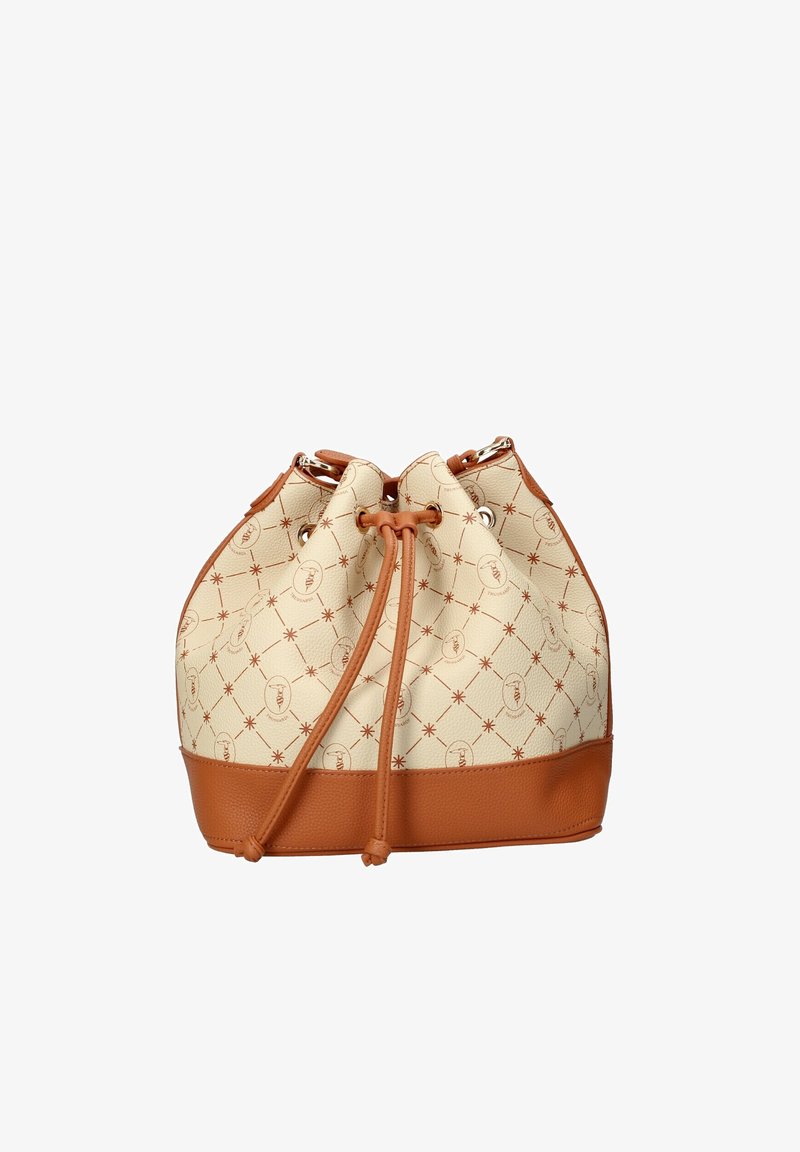 Sac seau beige avec une base en cuir marron texturé et une fermeture par cordon. Présente des motifs imprimés et des accents métalliques sur le dessus.