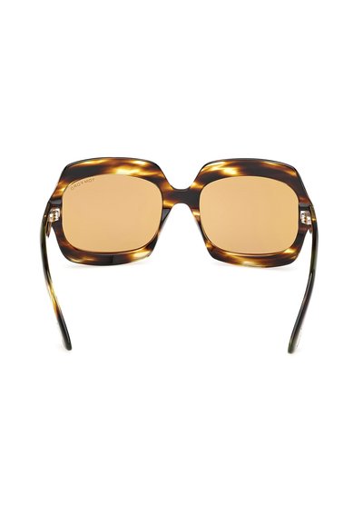 Skalbyxor med fyrkantiga linser i sköldpaddsmönster. Mörkbruna och bärnsteniga inslag på en tjock båge. Bruntonade linser med subtil logotyp på skalmen.