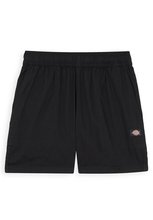 Shorts noirs en tissu léger avec une taille élastique, des poches latérales et un petit patch de logo en bas.