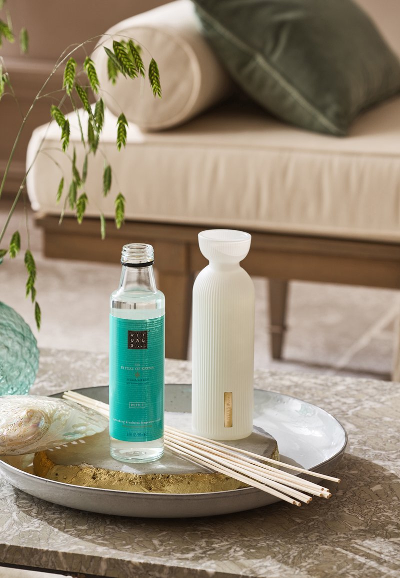 Rituals HOLY LOTUS & WHITE TEA REED DIFFUSER REFILL - TROPICAL FLORAL - THE RITUAL OF KARMA