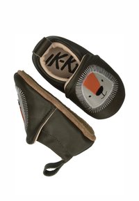 Donkergroene leren babyschoenen met een ontwerp van een leeuwengezicht. Voorzien van beige bies, een gestructureerde zool en een lus aan de hak voor gemakkelijk aan- en uittrekken.