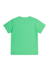 Camiseta de manga corta en verde brillante, hecha de una tela suave con una textura lisa. Diseño simple, sin gráficos ni embellishments.