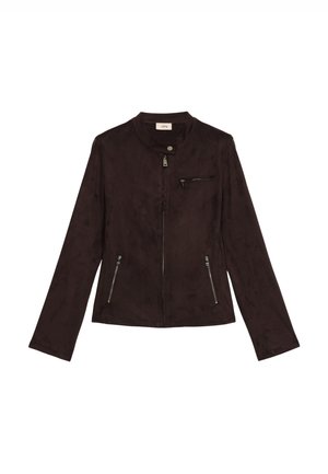 Veste en daim synthétique marron avec un col rond, fermeture éclair à l'avant et deux poches latérales zippées. Texture lisse et design cintré.