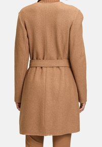 Betty Barclay Manteau court - brown