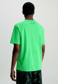 Calvin Klein Underwear CREW NECK GRAPHIC - Pyžamový top - island green