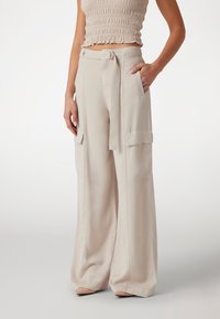 Guess RELAXED FIT - Cargobroek - beige