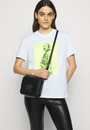 AUTOGRAPH CROSSBODY - Taška s příčným popruhem - black