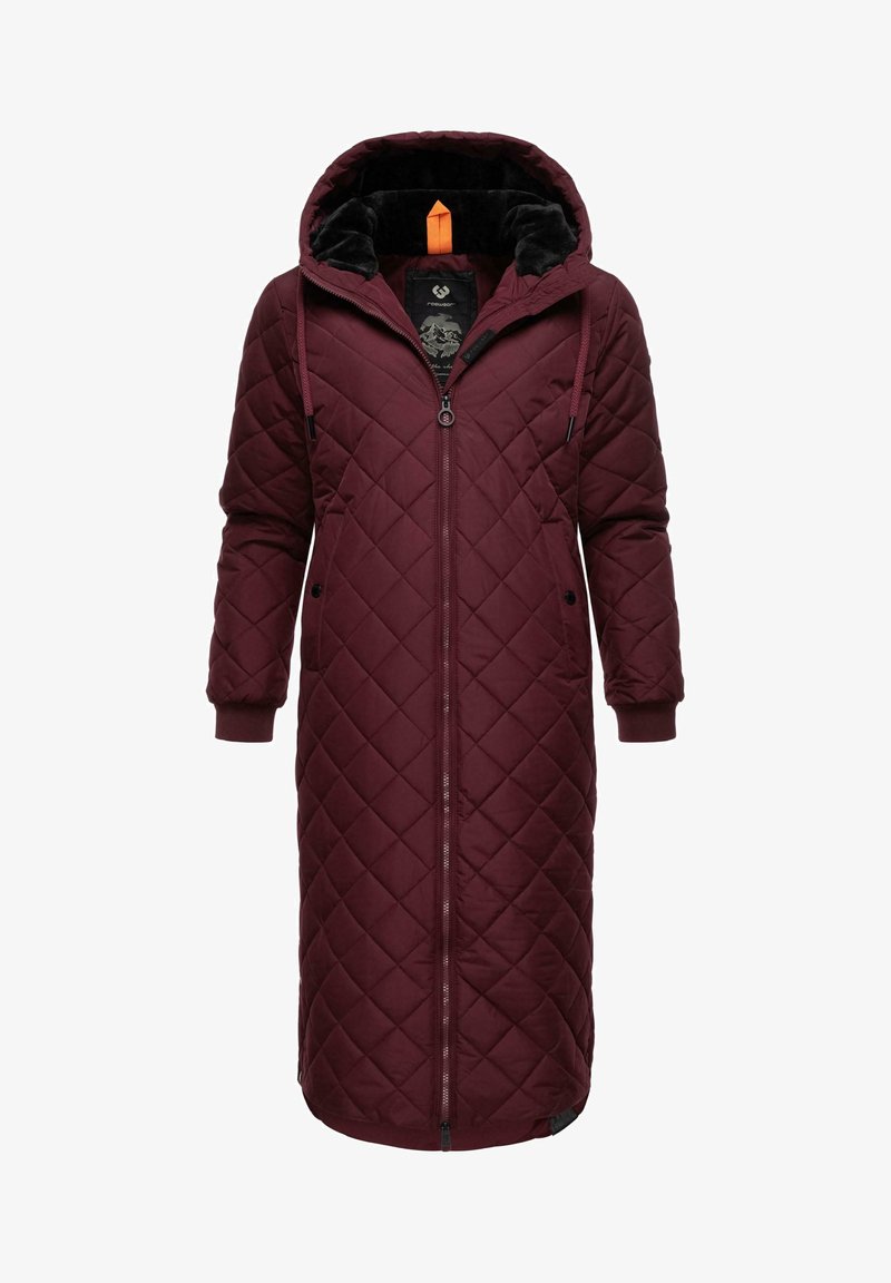 Bordo garšīgs quiltēts mētelis ar kapuci, ar ribotām aprocēm, rāvējslēdzēja aizdari un kabatu detaļām. Iekšpuse ir izklāta ar melnu audumu.