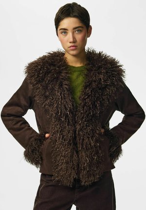 Pieces, SHORT JACKET PCNANNA BRUSHED - Light jacket - hot fudge