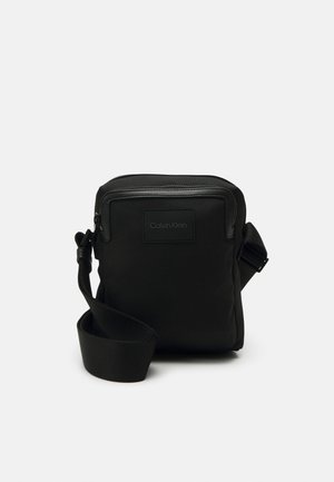 REMOTE PRO REPORTER UNISEX - Umhängetasche - black