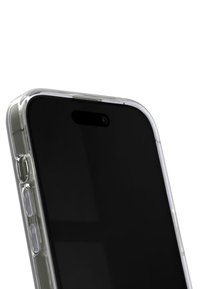 Klart smartphone-deksel med svart skjerm, som har utsparinger for knapper på siden, glatte kanter og en gjennomsiktig bakside.