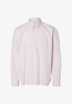 Camicia a maniche lunghe con bottoni, righe verticali rosa chiaro e blu, colletto appuntito e taschino sul petto.