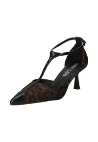 Scarpe alte in stampa leopardata con punta affilata, dotate di un elegante T-strap nero lucido, texture in suede e un sottile tacco a stiletto.