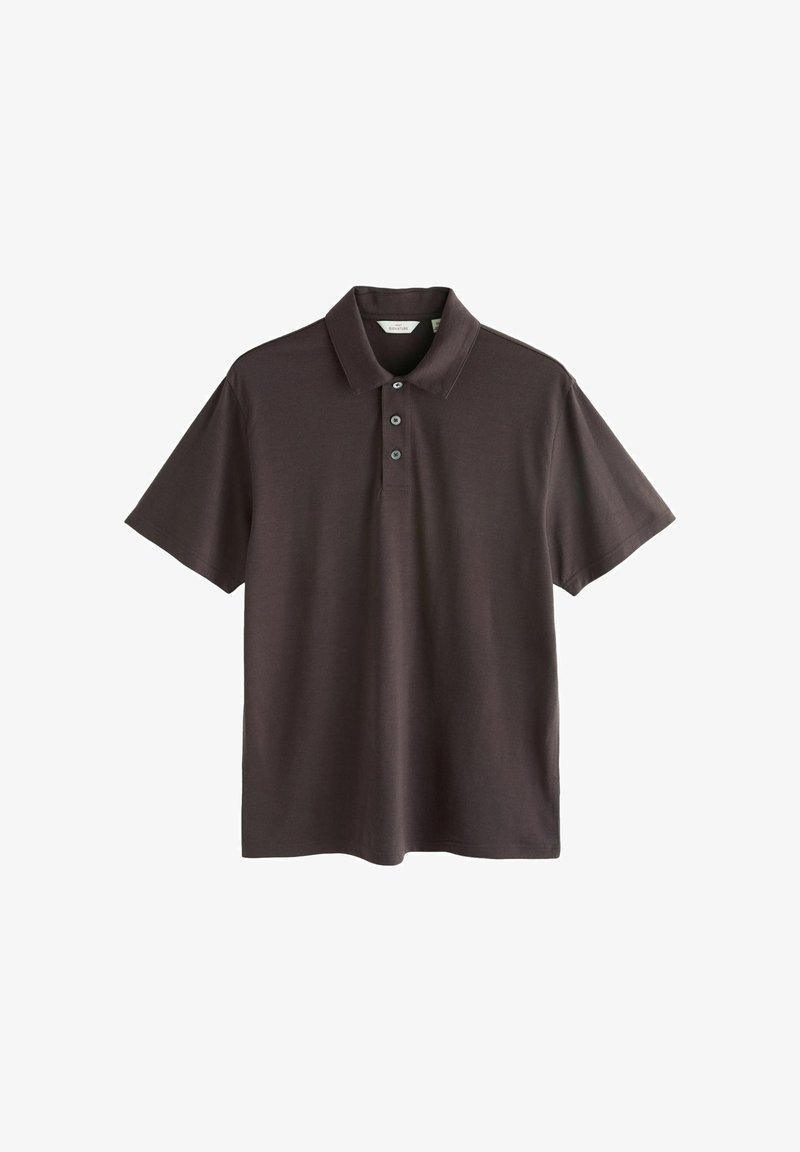 Polo à manches courtes de couleur brun foncé avec un col et trois boutons sur le devant, présenté sur un fond blanc uni.