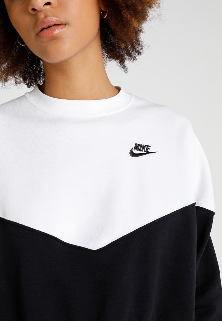 Nike Sportswear W NSW HRTG CREW FLC Sweatshirt black Nike Sportswear Sweatshirt whiteblack Zalando.at