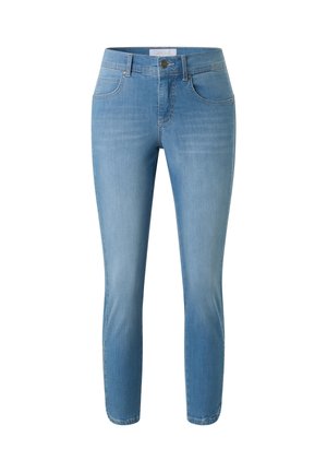 Jean skinny bleu clair avec poches avant, passants pour ceinture et fermeture par bouton, présenté sur un fond blanc.