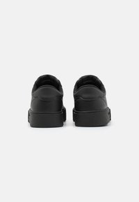 Tommy Jeans FOXING FLATFORM - Sneakers basse - triple black