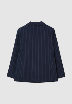 Blazer bleu marine avec un col cranté, des manches longues et des rayures blanches verticales. Doté d'une coupe droite et d'un design à avant ouvert.