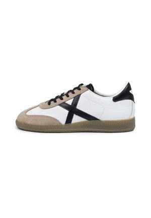 Trainers - sand