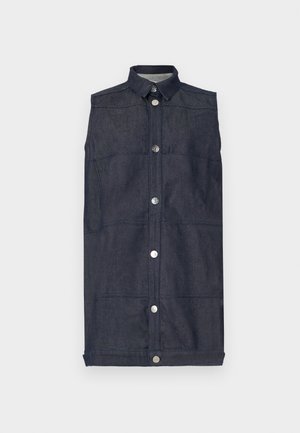 Denim gilet in donkerblauw, met een kraag, knoopsluiting aan de voorkant en platte zakken. Soepele textuur met zichtbare stiksels.