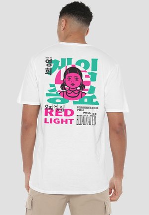 SQUID GAME - YOUNG-HEE LIGHT BACK - Print T-shirt - white