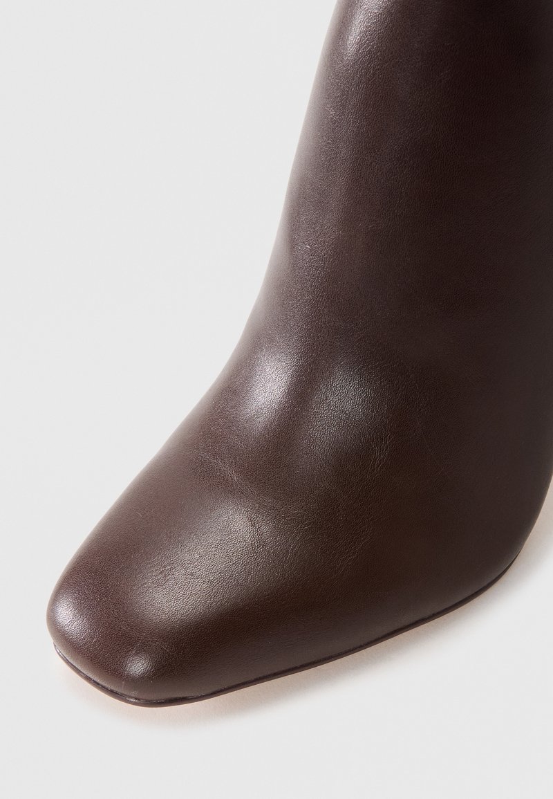 Steve Madden Rilyn Chelsea Boot in Brown for Men