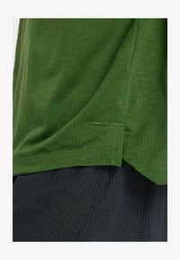 Ej vald, dark alpine green heather