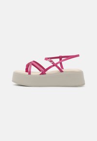 COURTNEY - Sandálias em T - hyper pink