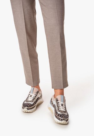 Trainers - taupe