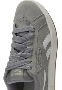 Reebok Classic RETRO MEGA - Sneaker low - grey  barely grey gum