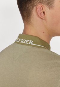 Tommy Hilfiger Polotričko - olive