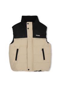 Gilet rembourré avec une section supérieure noire et une section inférieure beige. Il dispose d'un col haut, de deux poches zippées et du logo "HUGO" sur la poitrine.