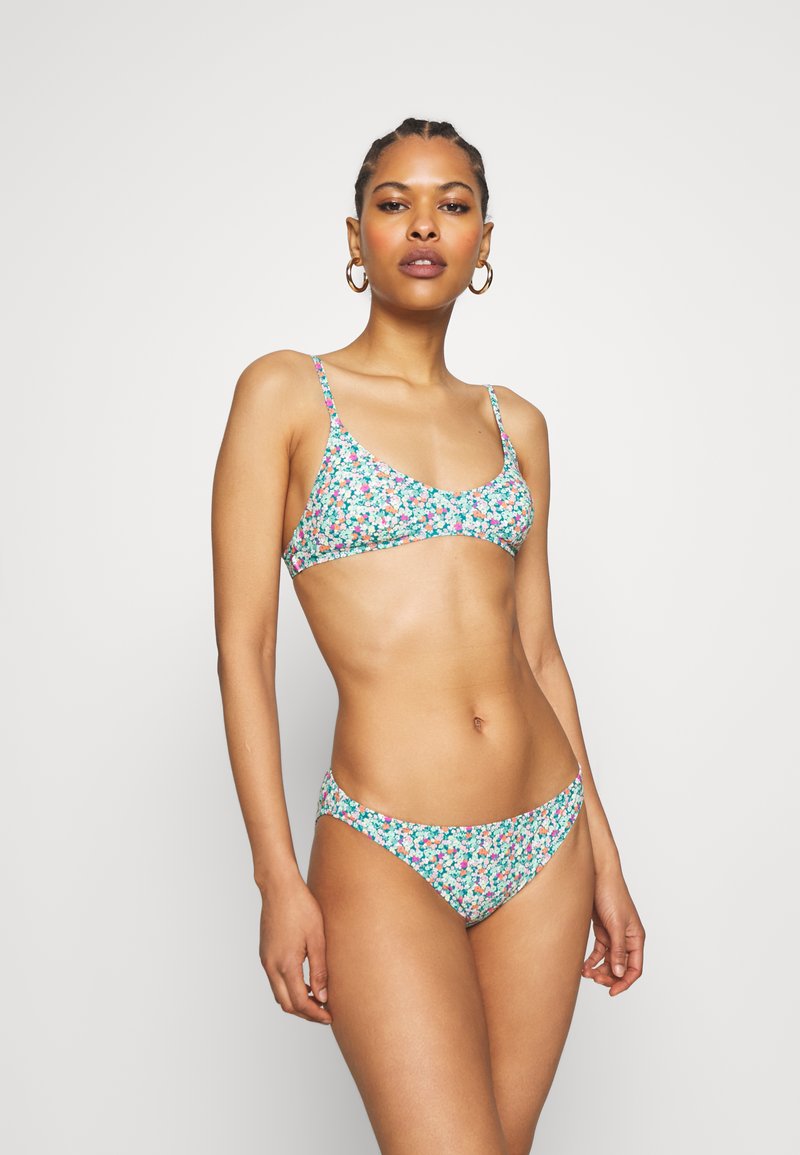 Jeu propriétaire Magistrat bikinis etam carte Grand univers Cellule