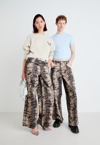 Jaded London TIGER COLOSSUS UNISEX - Traperice opuštenog kroja - brown