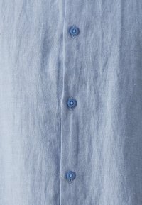 GAP Ing - distant blue