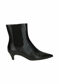 Stivaletto nero alla caviglia con punta affusolata, finitura in stampa serpente testurizzata, pannelli laterali elastici e tacco basso. Design liscio ed elegante.