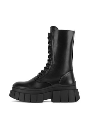 - Kozaki na platformie