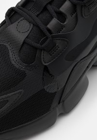 Nike Sportswear AIR MAX INFINITY 2 - Sapatilhas - black/anthracite