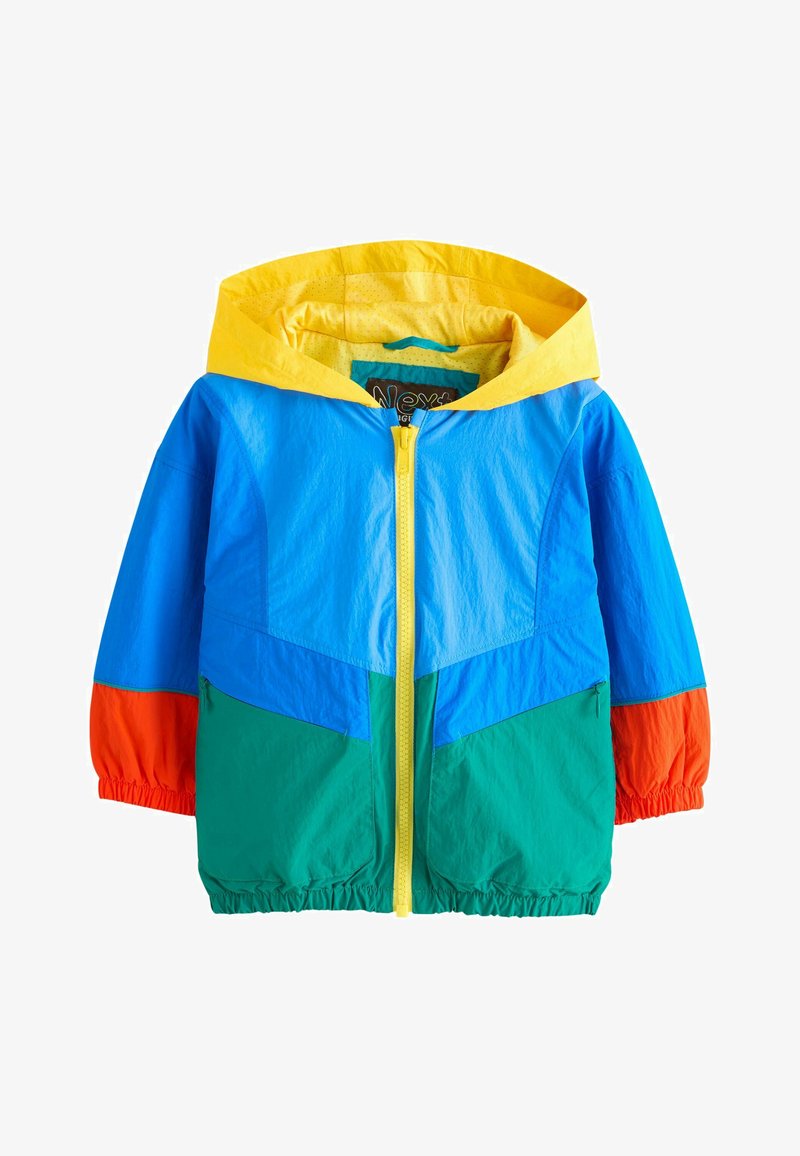 Gyermek kapucnis széldzseki sárga kapucnival és cipzárral, kék felső résszel és ujjakkal, zöld alsó résszel, valamint narancssárga ujjmandzsettákkal.