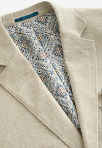 Thumbnail Image 8