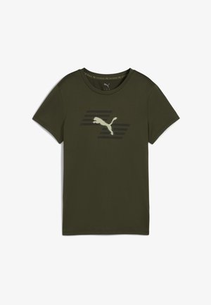 T-shirt à manches courtes vert olive en coton, arborant un logo Puma blanc contrastant et des rayures noires sur la poitrine.