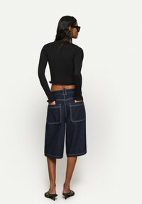 Bershka TIED WITH RUFFLES - Vesta na kopčanje - black
